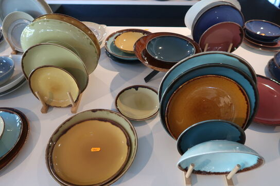 79 stk. tallerkener, skåle og fade DUDSON