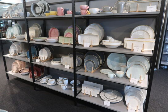 165 stk. tallerkener, kopper, skåle, kander m.m. CHURCHILL