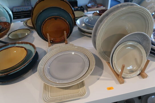 79 stk. tallerkener, skåle og fade DUDSON