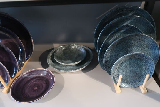 137 stk. tallerkener, kopper, skåle, kander m.m. CHURCHILL