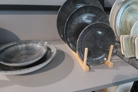 179 stk. tallerkener, kopper, skåle, kander m.m. CHURCHILL