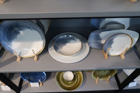 179 stk. tallerkener, kopper, skåle, kander m.m. CHURCHILL