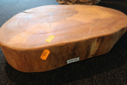 Planke i Ask uden bark Diam 460 x H80 mm Lakeret (Udstillingsmodel)