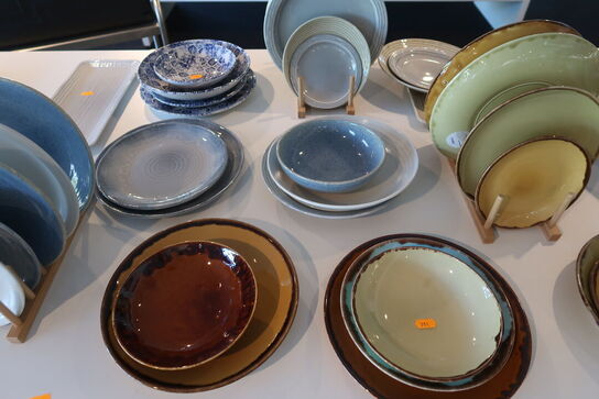 79 stk. tallerkener, skåle og fade DUDSON