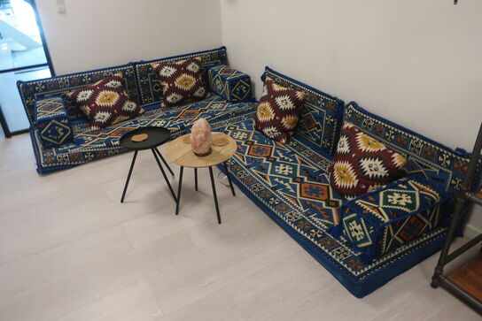 2 stk. madrasser / puder / sofabord m.m.