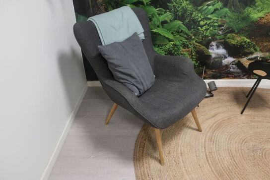 2 stk. stole / sivtæppe / borde / planter m.m.