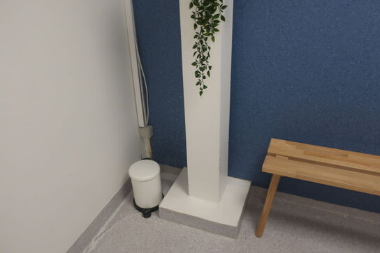 Skammel / skraldespand / planter m.m.
