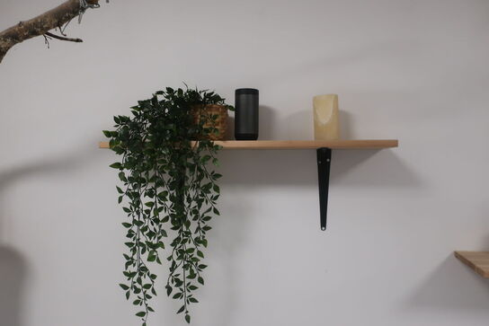 Hylder med indhold / gren m.m.
