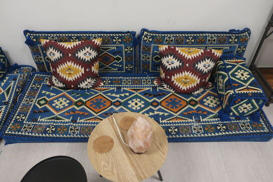 2 stk. madrasser / puder / sofabord m.m.