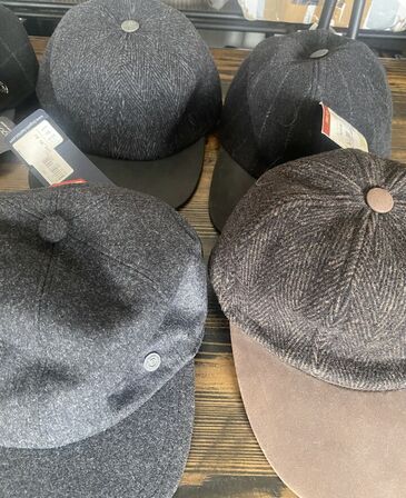 6 stk caps citysport og bugatti  str 55-57 pris 2400.-