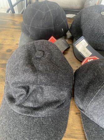 6 stk caps citysport og bugatti  str 55-57 pris 2400.-