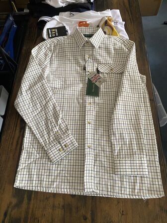 3 stk skjorter og tanktops str small 