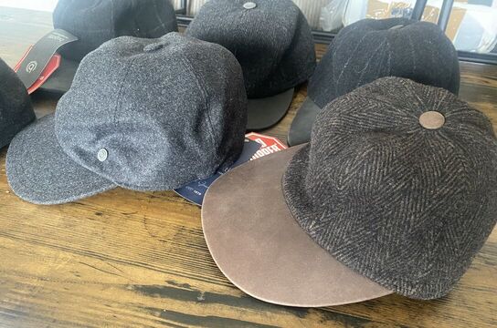 6 stk caps citysport og bugatti  str 55-57 pris 2400.-