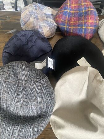 13 stk sixpence/flatcaps bugatti, citysoport, kangol pris 4900.-