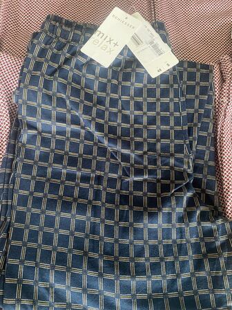 6 stk pyjamas bukser str small schiesser pris 2400.-