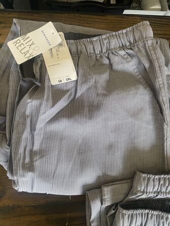 3 stk pyjamas bukser 2x3xl, 1x5xl sciesser 1200.-