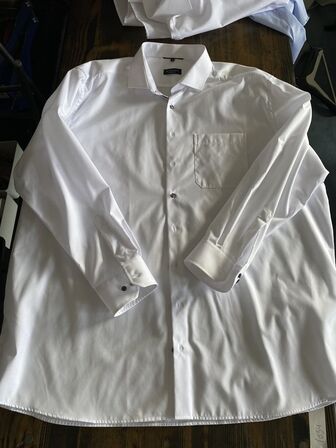 2 stk skjorter Eterna str 48 pris 1500.-