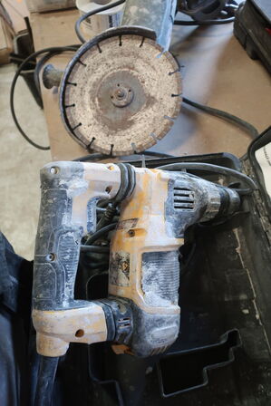Borehammer DEWALT D25052