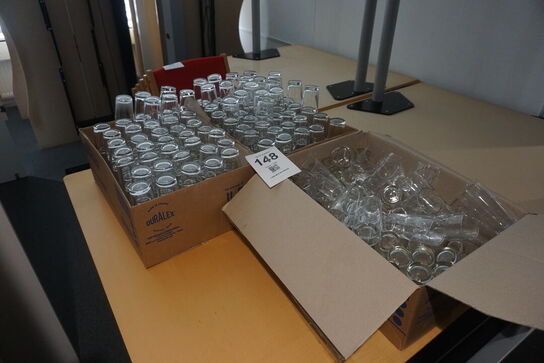 3 kasser med diverse glas