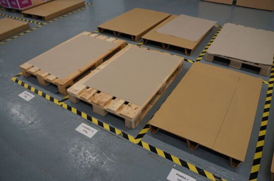 Parti engangspaller uden indhold 