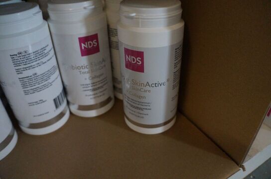 Indhold på to reoler af diverse NDS kosttilskud 