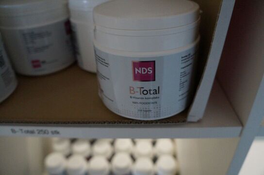 Indhold på reol af diverse NDS kosttilskud 