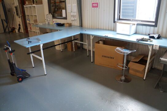 Arbejdsbord med indhold 