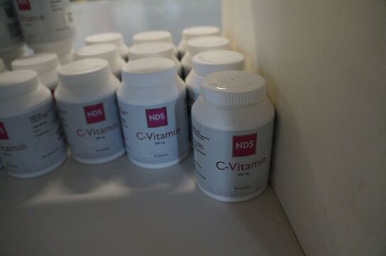 Indhold på reol af diverse NDS kosttilskud 