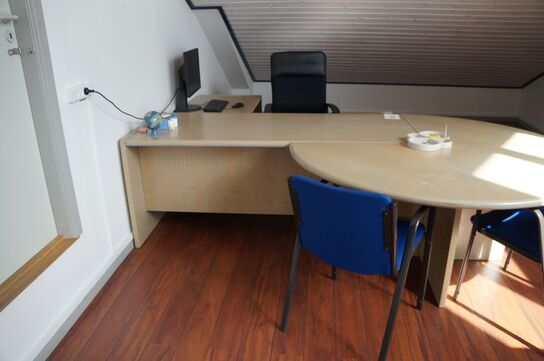 Skrivebord inkl. Skærm og stol 