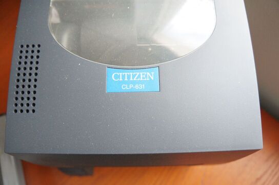 Papirskærer samt labelprinter