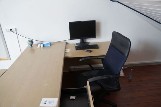 Skrivebord inkl. Skærm og stol 