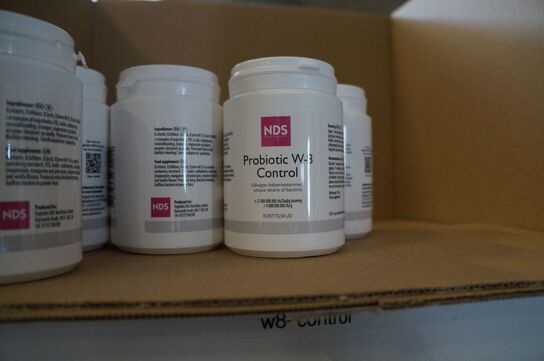 Indhold på to reoler af diverse NDS kosttilskud 