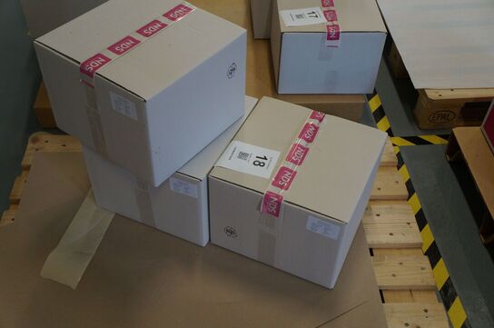 3 kasser med diverse NDS kosttilskud 