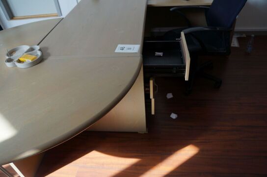 Skrivebord inkl. Skærm og stol 