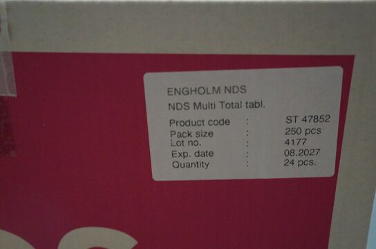 4 kasser med diverse NDS kosttilskud 