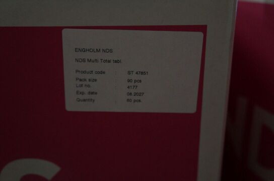 4 kasser med diverse NDS kosttilskud 