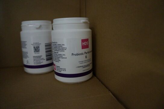 Indhold på to reoler af diverse NDS kosttilskud 