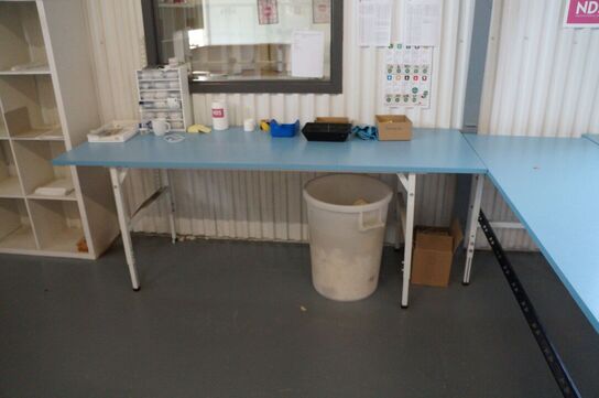 Arbejdsbord med indhold 