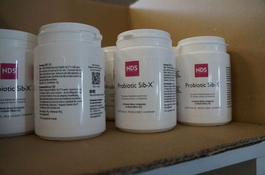 Indhold på to reoler af diverse NDS kosttilskud 