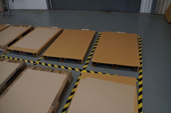 Parti engangspaller uden indhold 