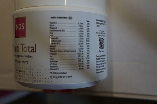 4 kasser med diverse NDS kosttilskud 