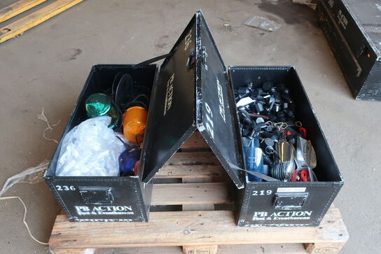 2 stk. cases til vinglas, festivalgrej m.v.