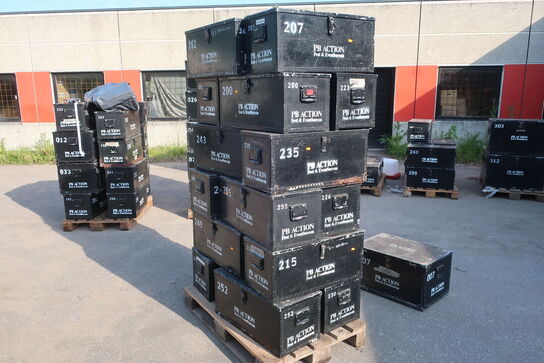 18 stk. cases til vinglas, festivalgrej m.v.