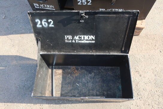 18 stk. cases til vinglas, festivalgrej m.v.