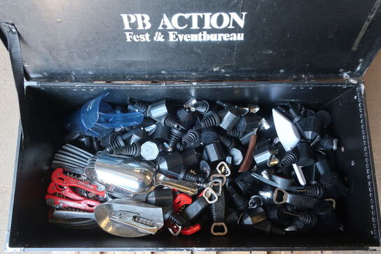 2 stk. cases til vinglas, festivalgrej m.v.