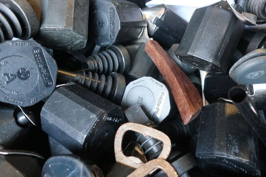 2 stk. cases til vinglas, festivalgrej m.v.