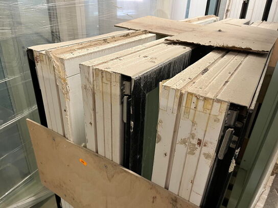 1 Palle med 1 Glas partier og dør og 5 Vindue