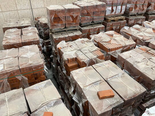 15 Kvart paller med Mursten