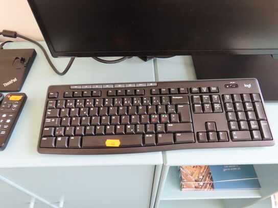 43" monotor, LG 43UN700-B m. tastatur, webcam og dockingstation,