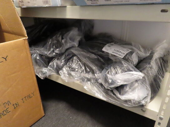 2 stk. stigereoler med indhold af sikkerhedsudstyr